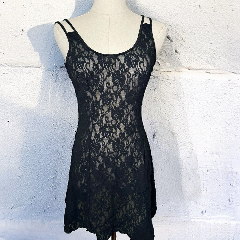 Vintage Arianne lace mini slip with keyhole detail M
